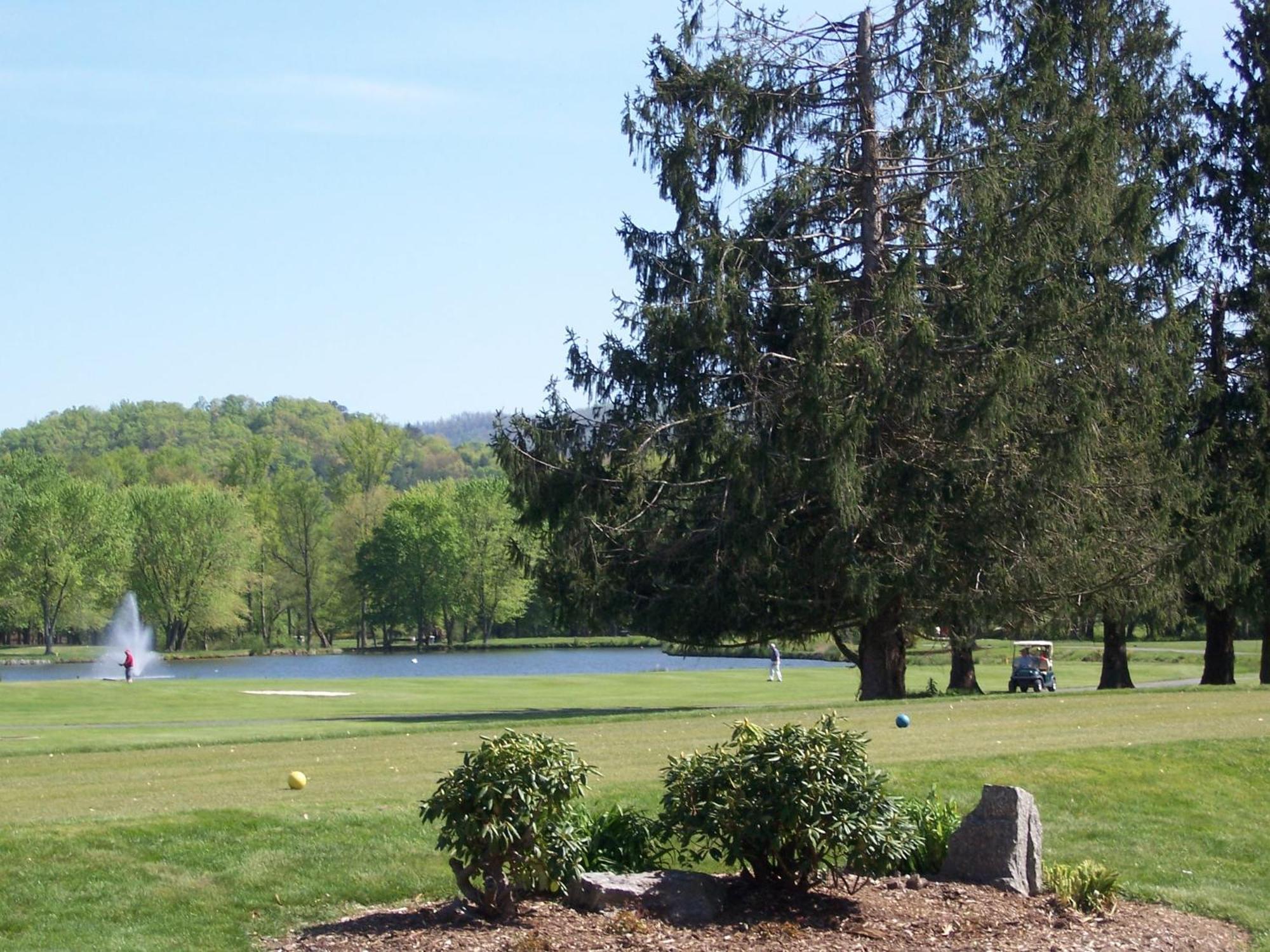 Valley Golf & 3*